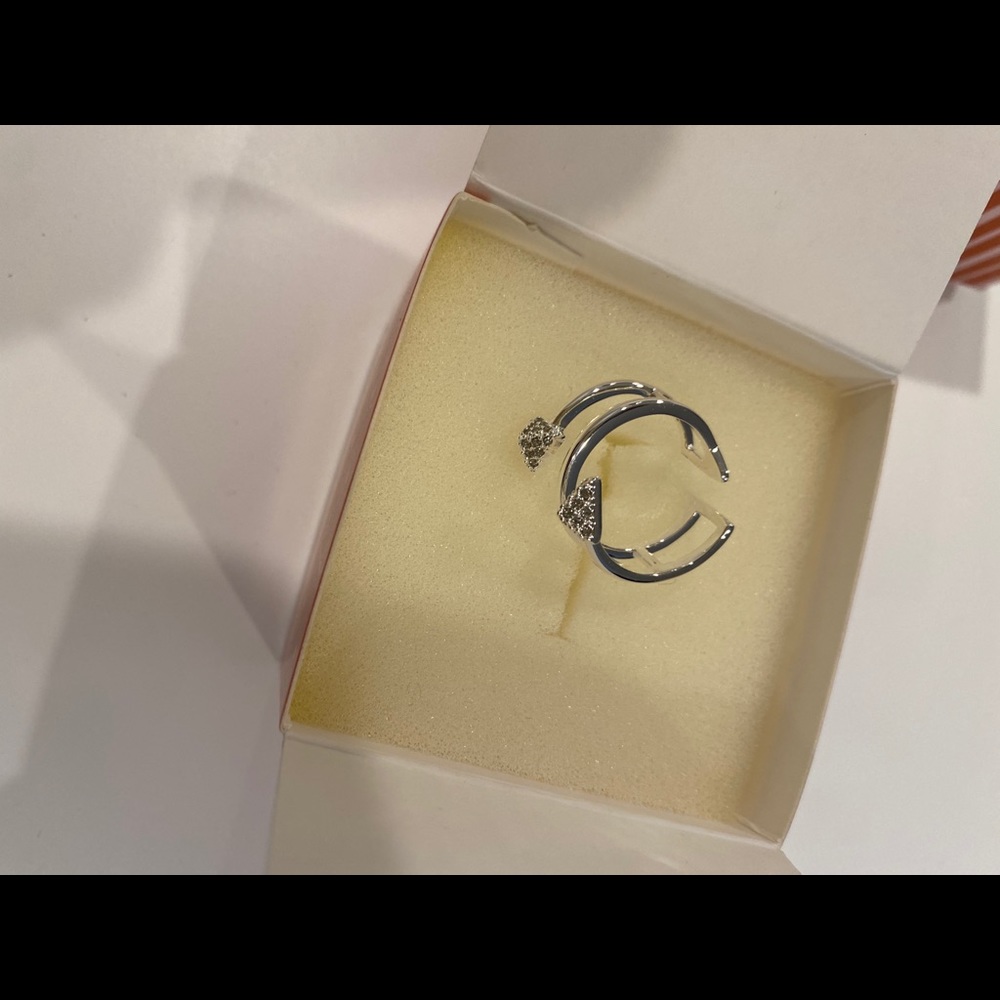 Stella & Dot Silver Winding Arrow Ring - Picture 4 of 5